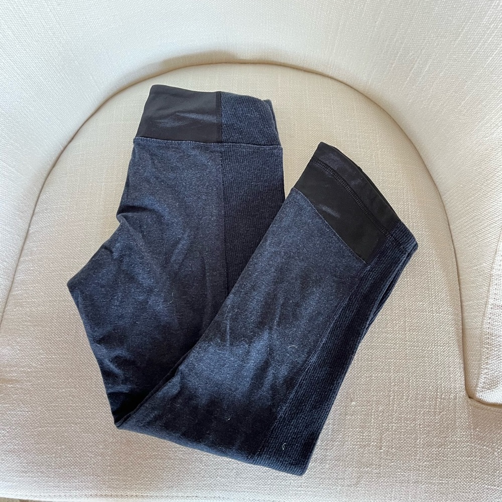 LULU LEMON NAVY CROPPED LEGGINGS